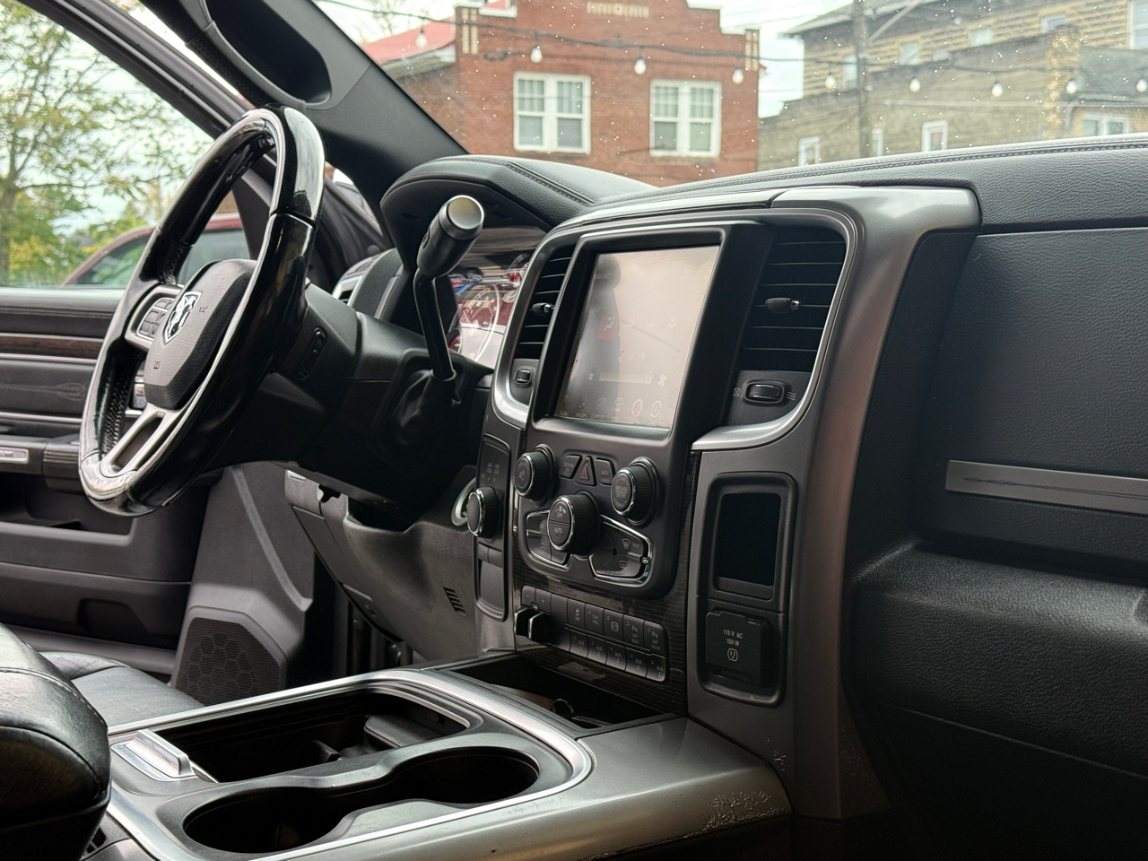 RAM 3500 Limited Crew Cab SWB 4WD 2016 RAM 3500 Limited Crew Cab SWB 4WD 2016