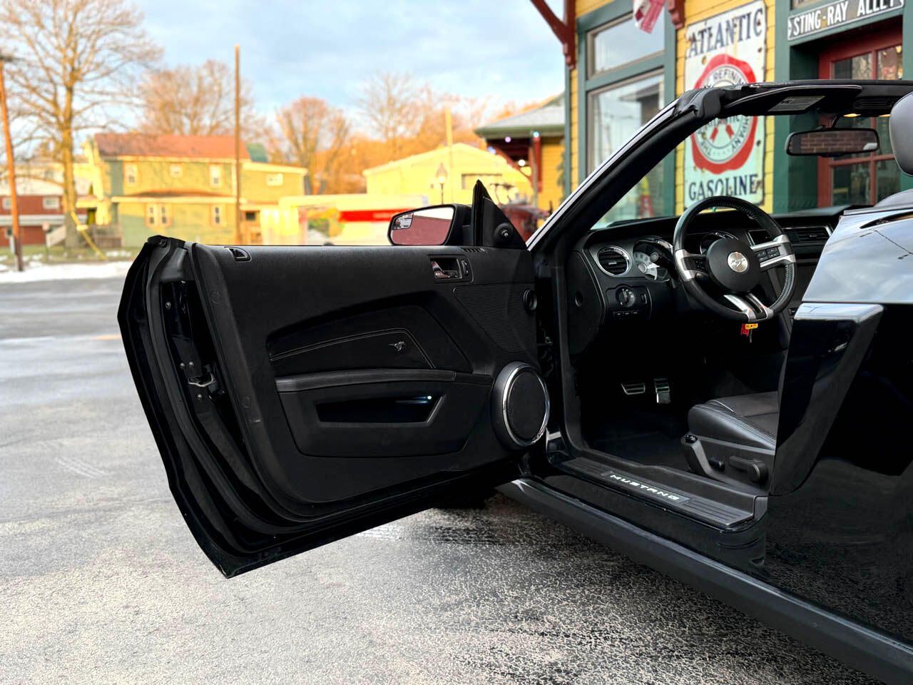 Ford Mustang GT convertible 2011