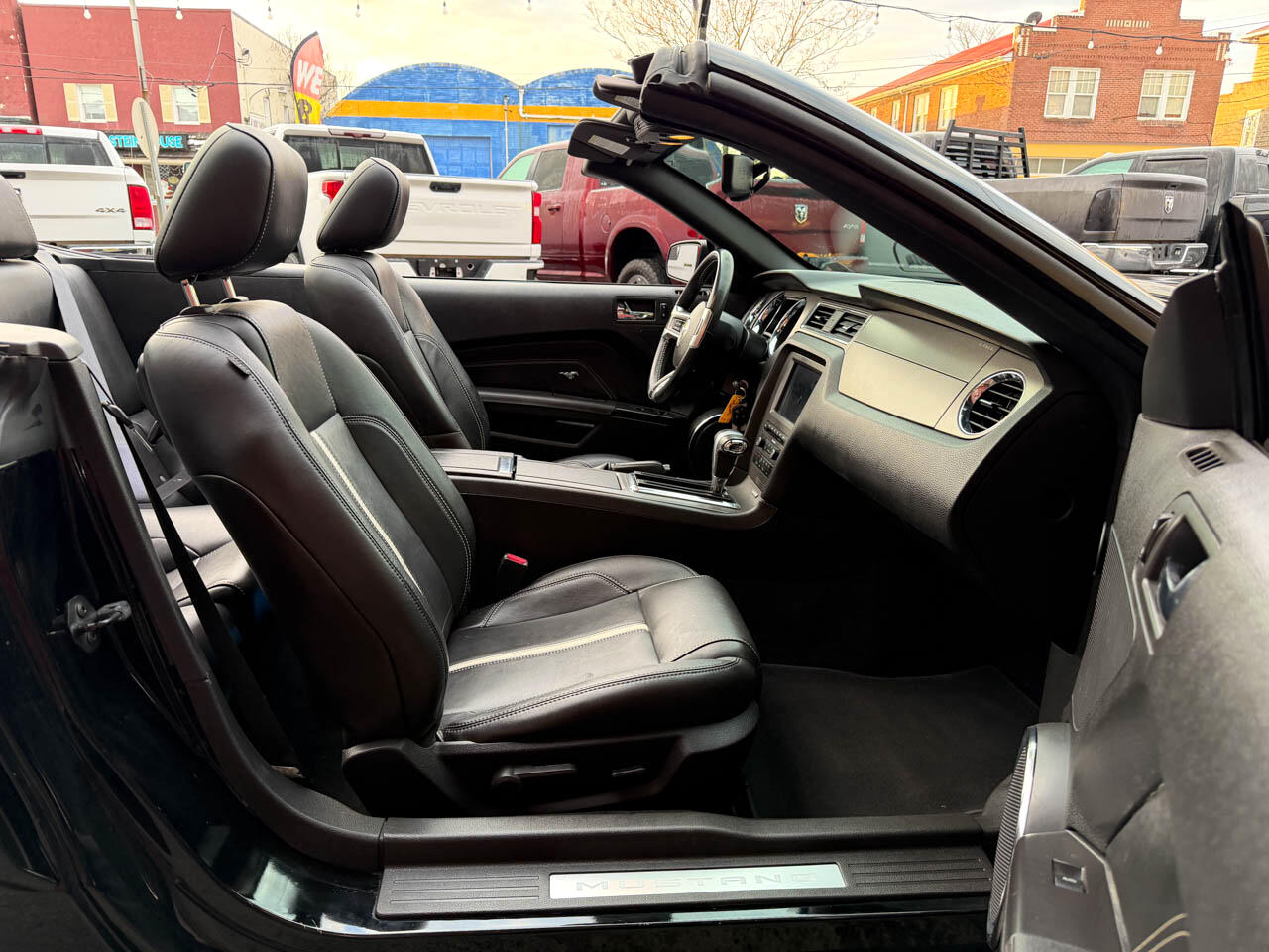 Ford Mustang GT convertible 2011