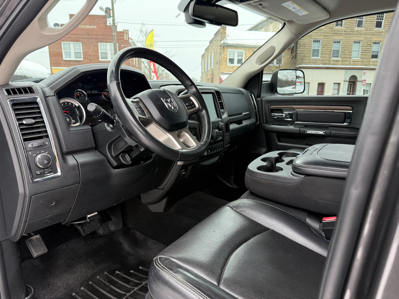 RAM 2500 Laramie Crew Cab SWB 4WD 2017