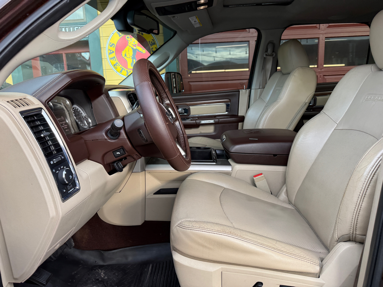 RAM 2500 Laramie Crew Cab SWB 4WD 2015