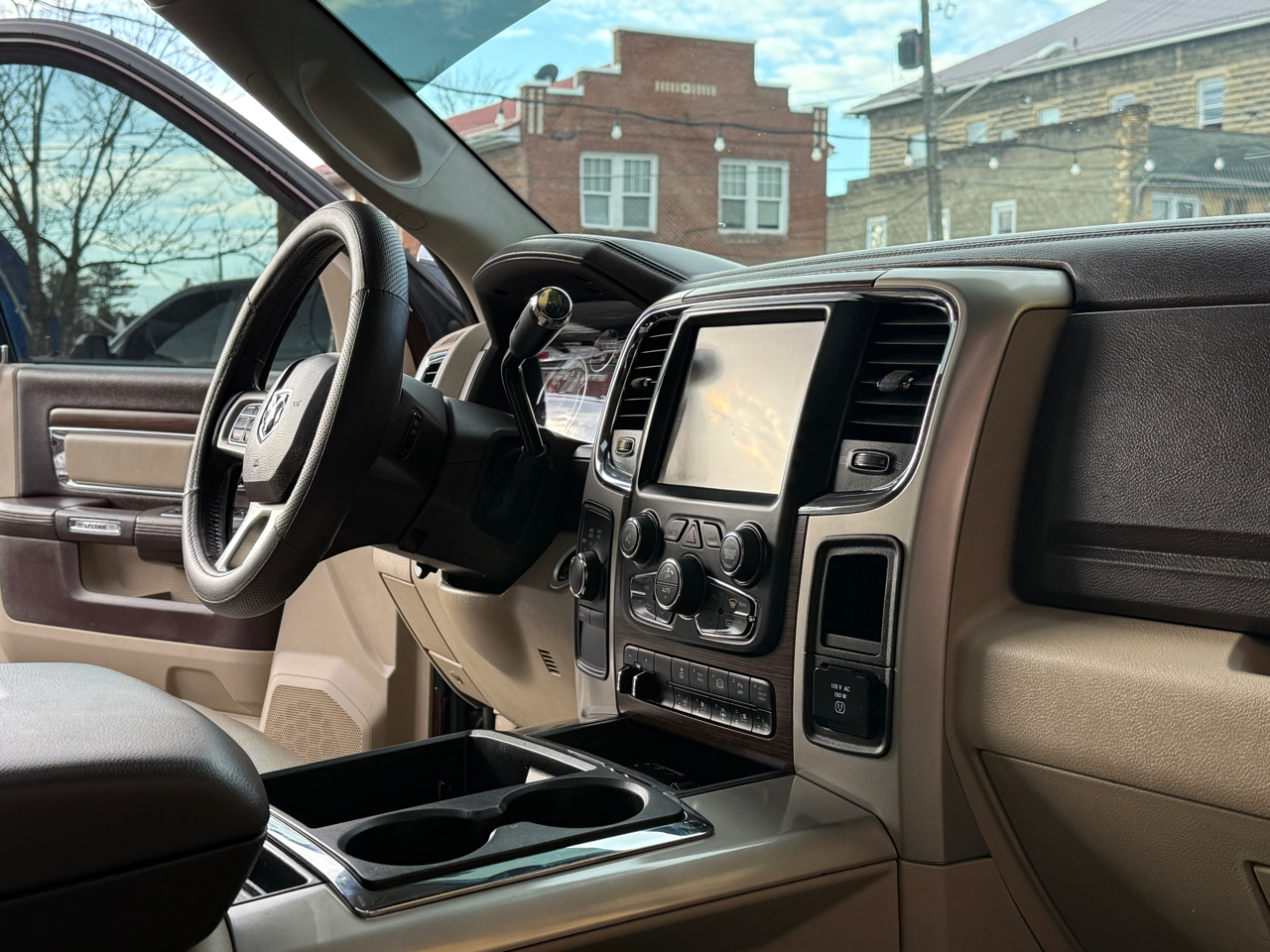 RAM 2500 Laramie Crew Cab SWB 4WD 2015