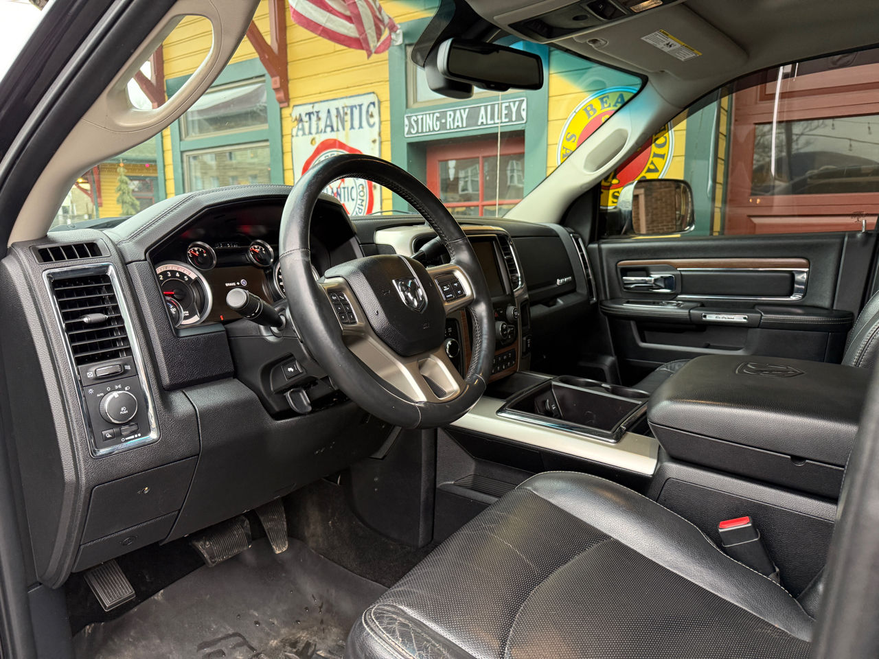 RAM 2500 Laramie Crew Cab SWB 4WD 2015