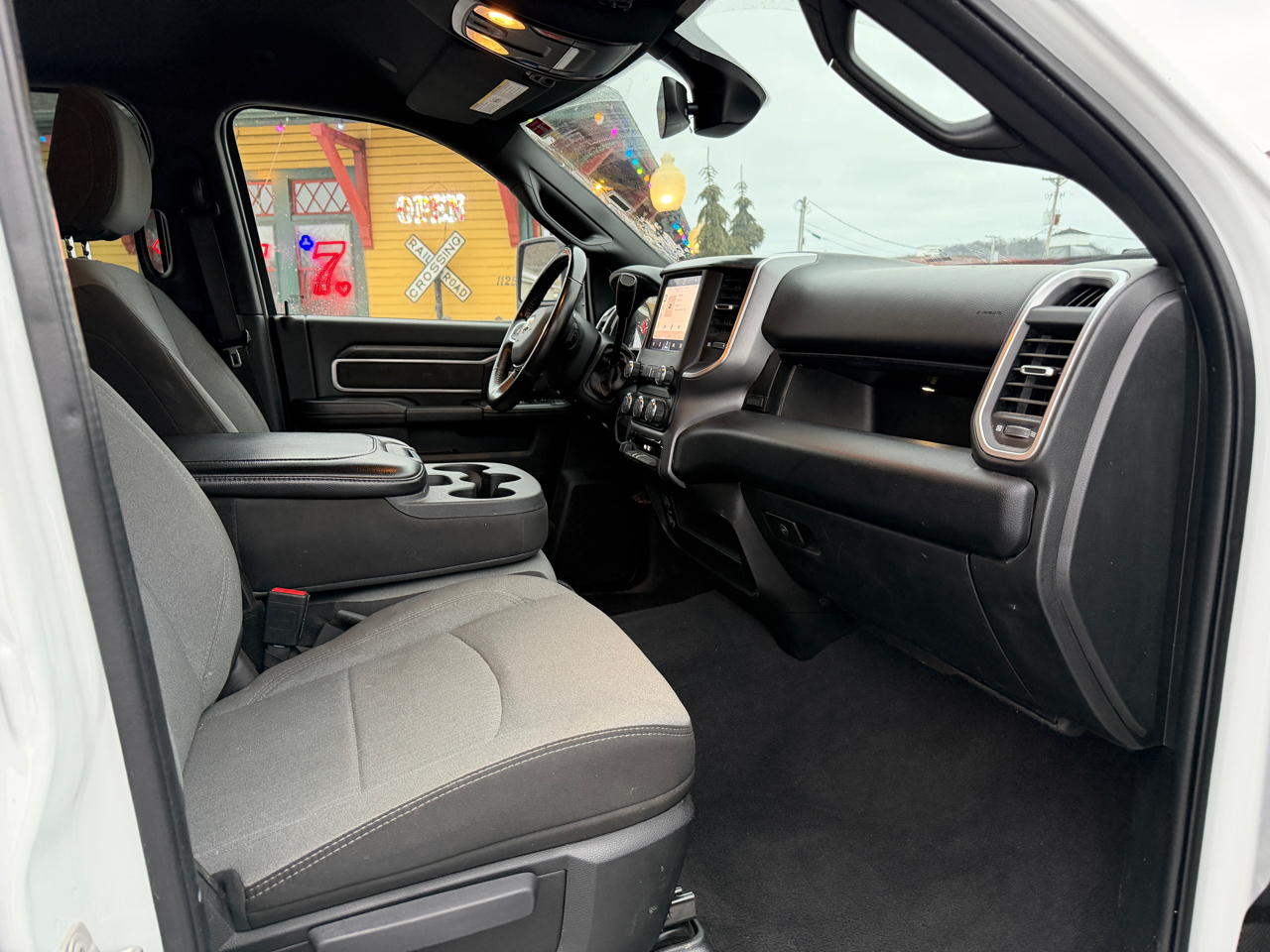 RAM 2500 Tradesman Crew Cab SWB 4WD 2024