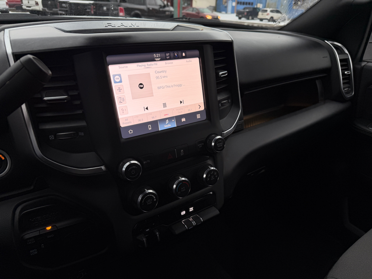 RAM 2500 Tradesman Crew Cab SWB 4WD 2024