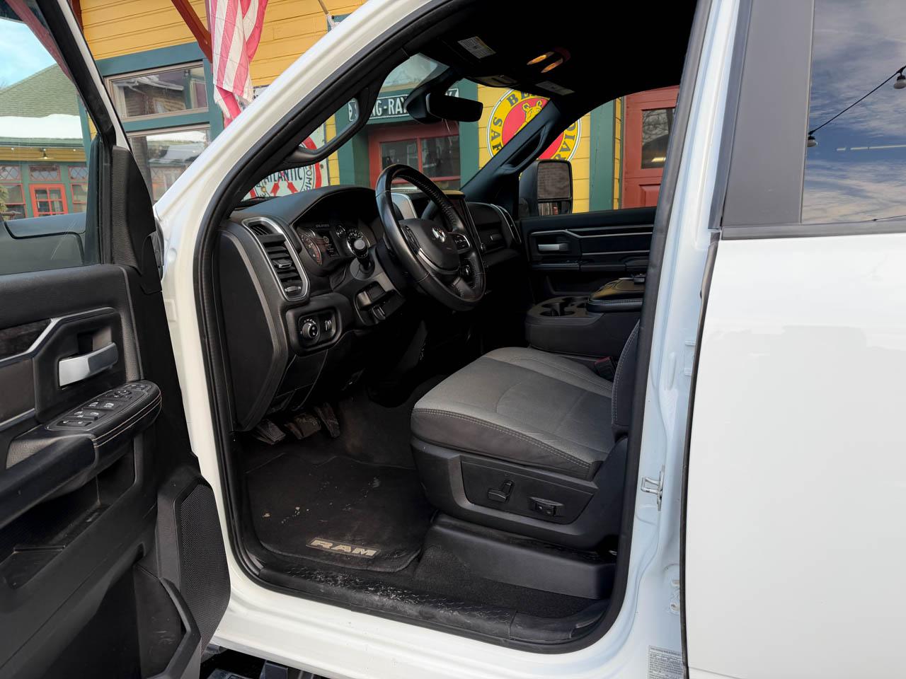 RAM 2500 Tradesman Crew Cab SWB 4WD 2024