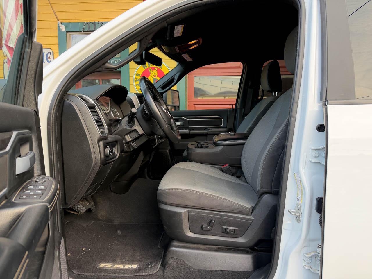 RAM 2500 Tradesman Crew Cab SWB 4WD 2024