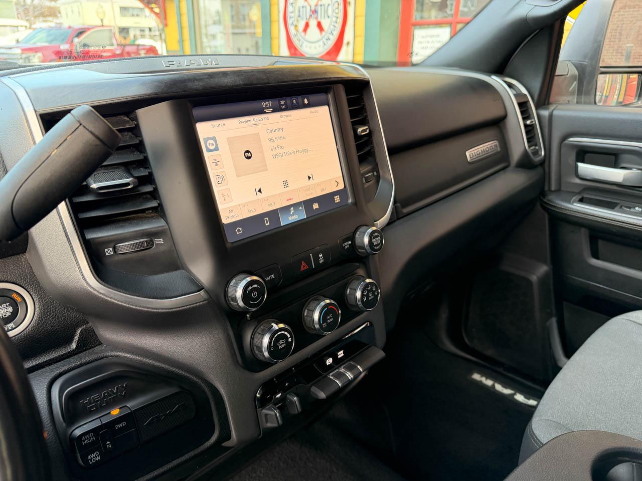 RAM 2500 Tradesman Crew Cab SWB 4WD 2024