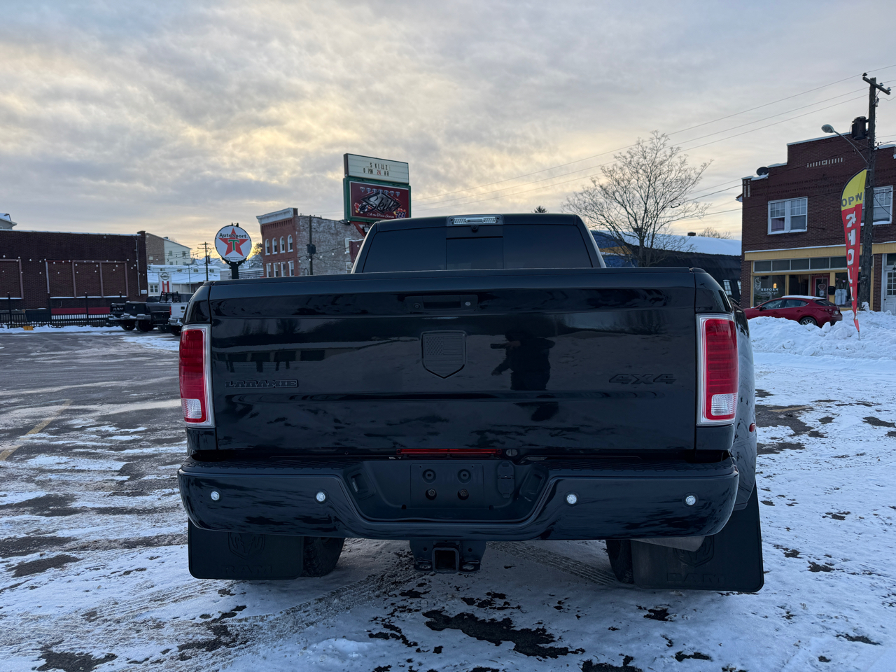 RAM 3500 Laramie Mega Cab 4WD DRW 2018