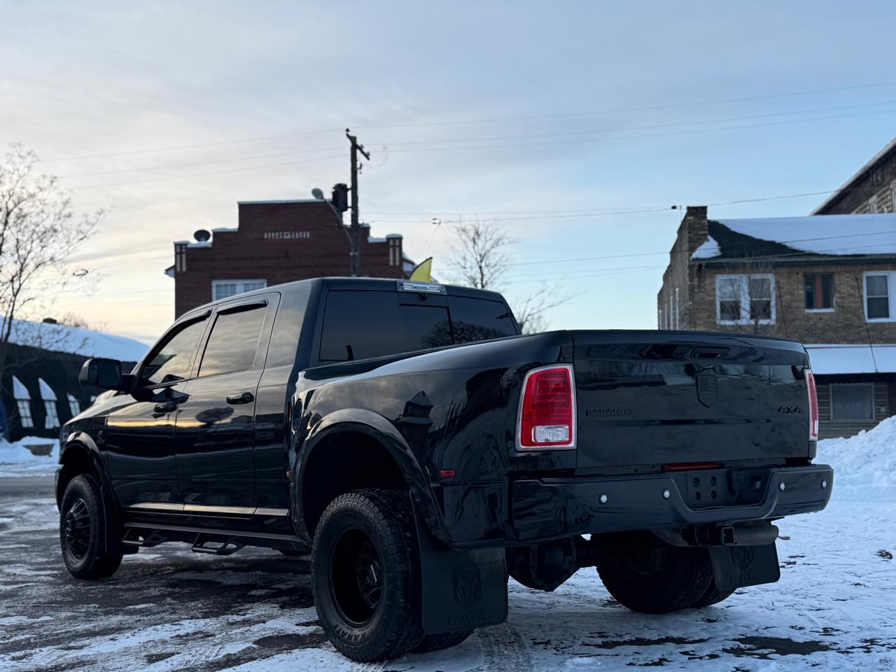 RAM 3500 Laramie Mega Cab 4WD DRW 2018