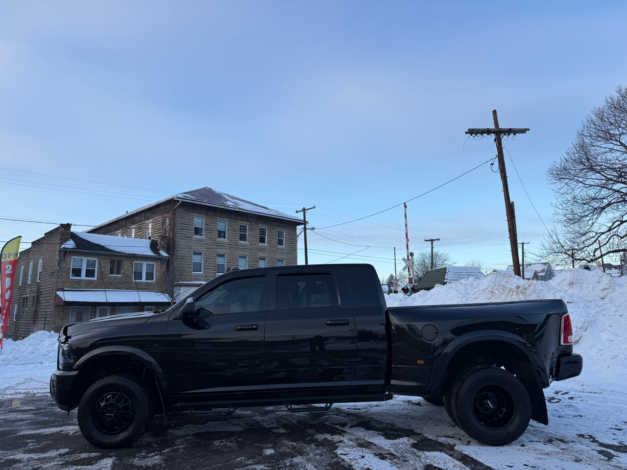 RAM 3500 Laramie Mega Cab 4WD DRW 2018