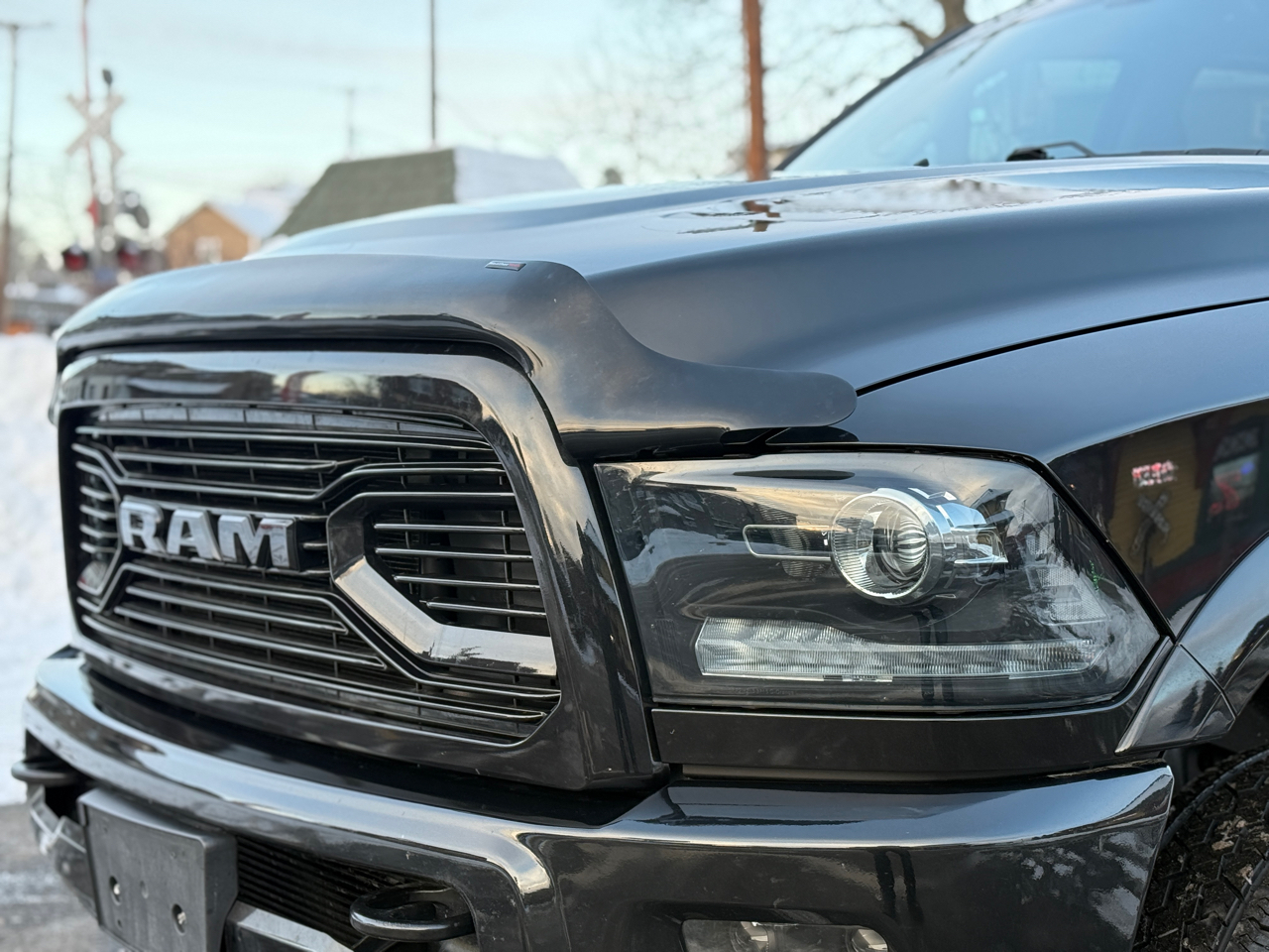 RAM 3500 Laramie Mega Cab 4WD DRW 2018