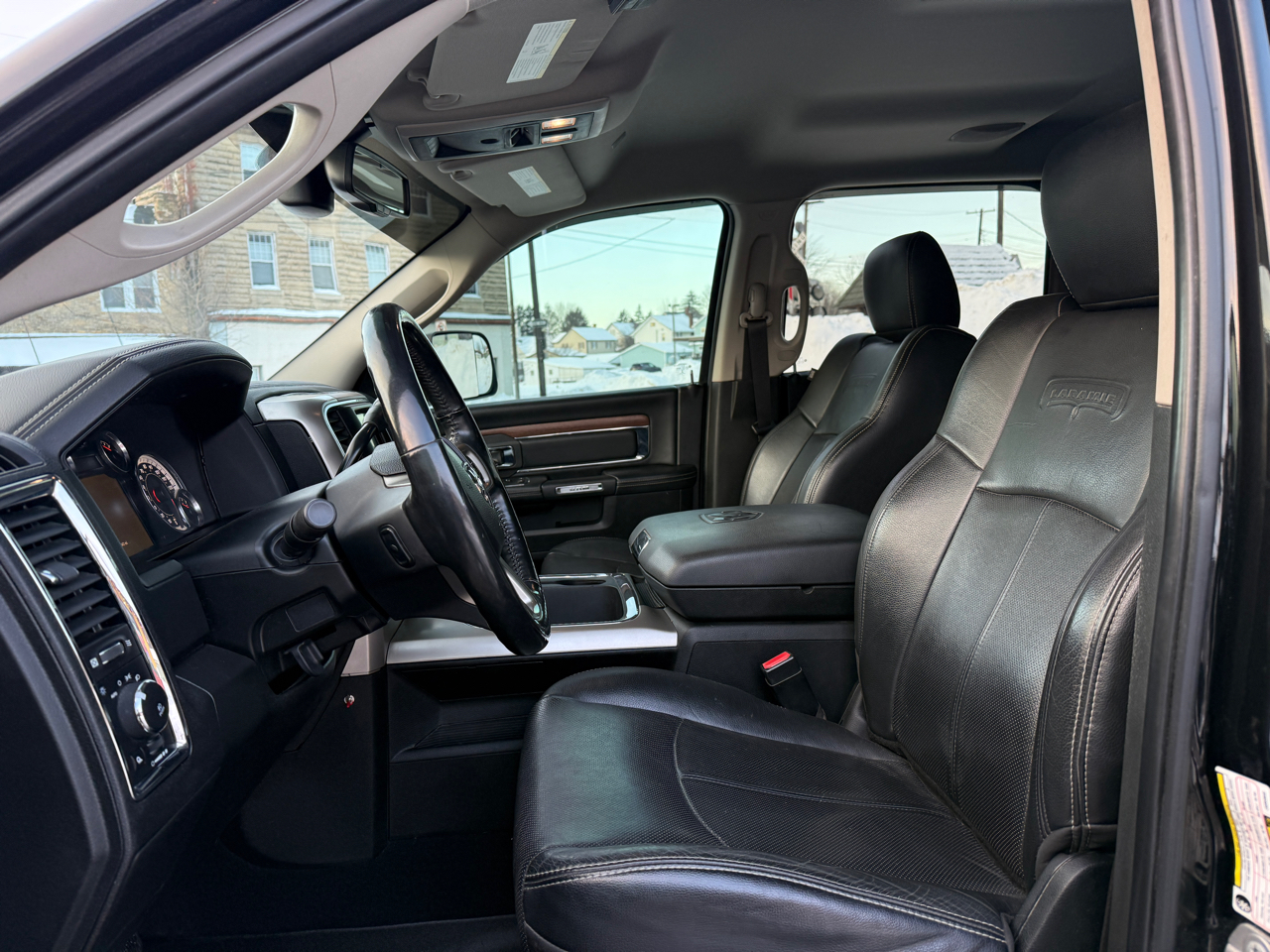 RAM 3500 Laramie Mega Cab 4WD DRW 2018