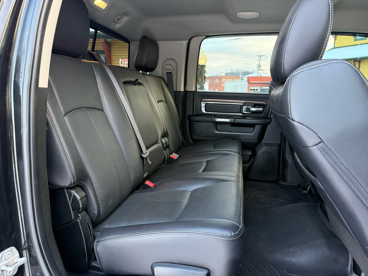 RAM 3500 Laramie Mega Cab 4WD DRW 2018