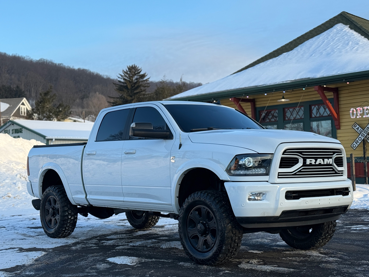 2018 RAM 3500 Laramie Crew Cab SWB 4WD