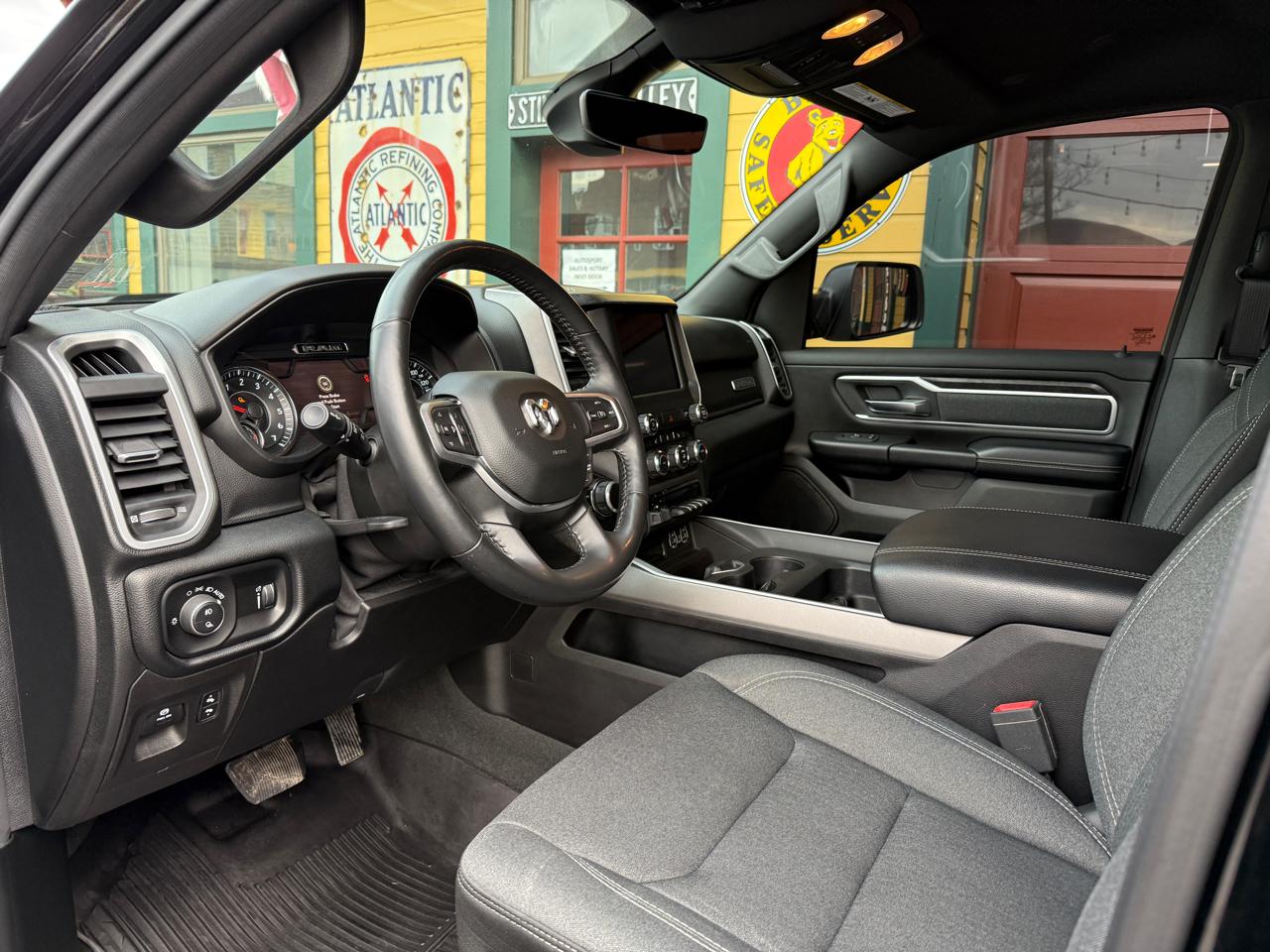 RAM 1500 Big Horn Crew Cab SWB 4WD 2020