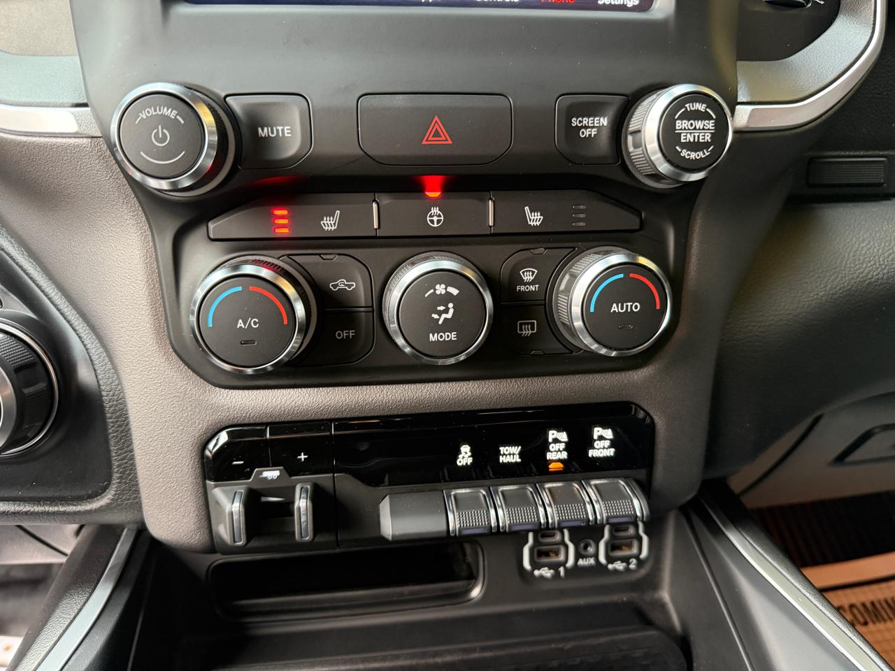 RAM 1500 Big Horn Crew Cab SWB 4WD 2020