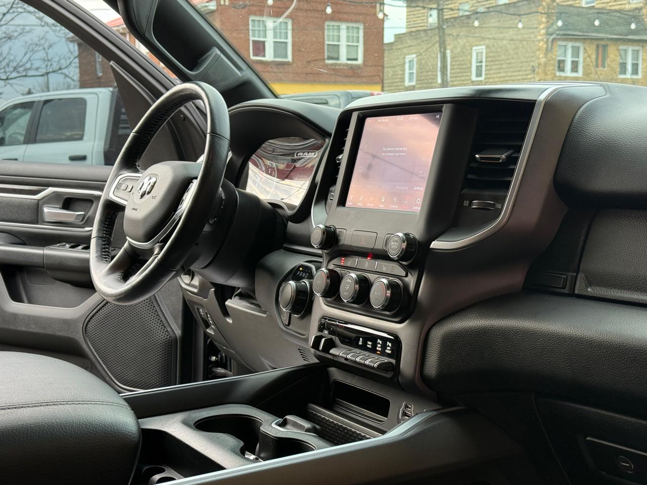 RAM 1500 Big Horn Crew Cab SWB 4WD 2020