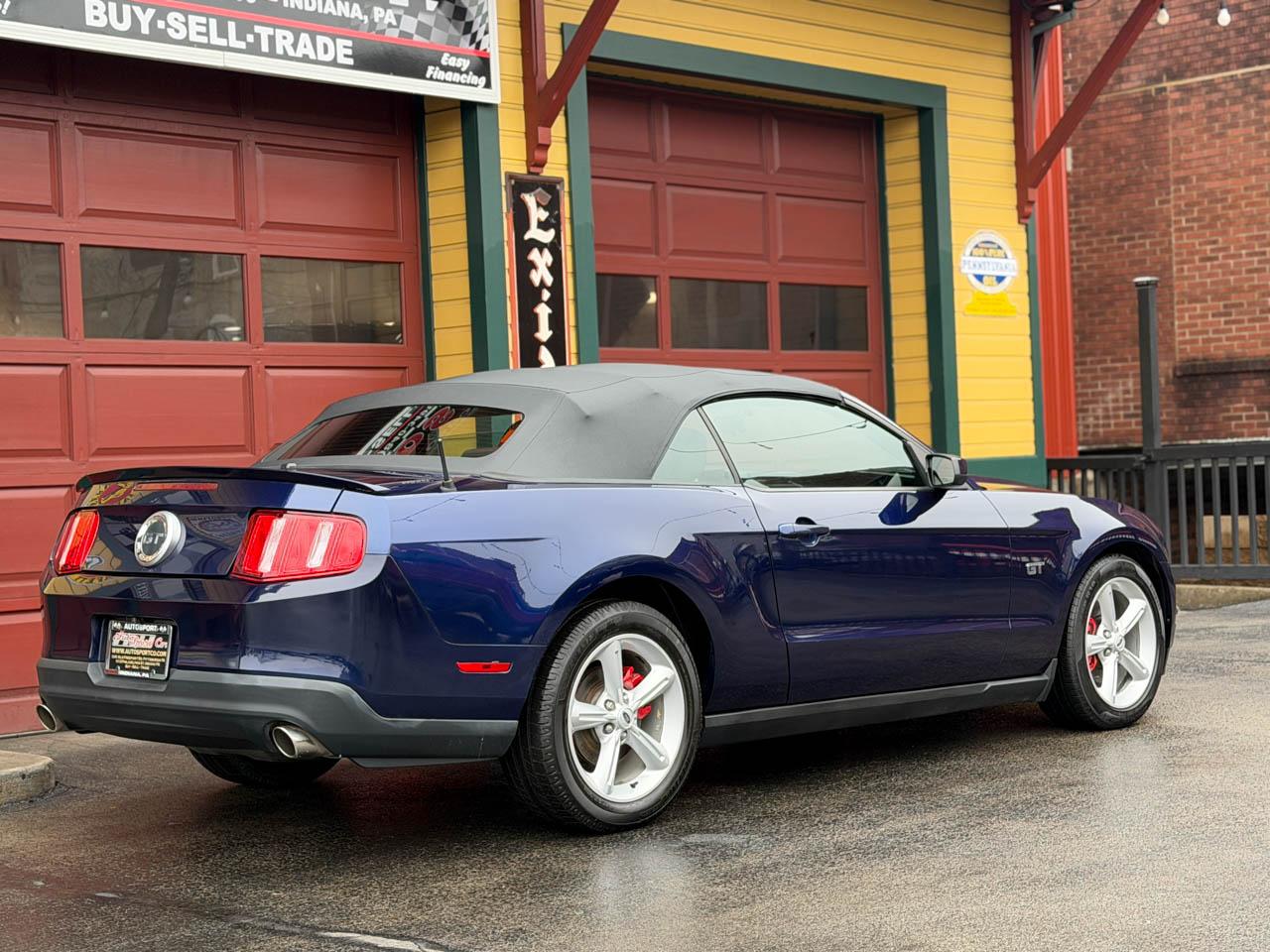 Ford Mustang GT convertible 2010