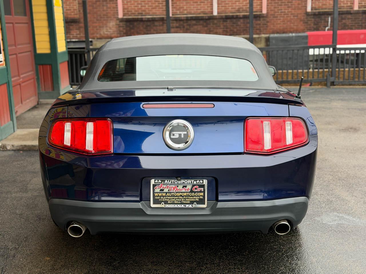 Ford Mustang GT convertible 2010