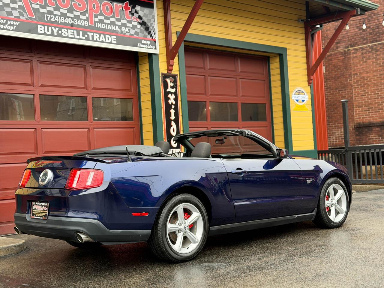 Ford Mustang GT convertible 2010