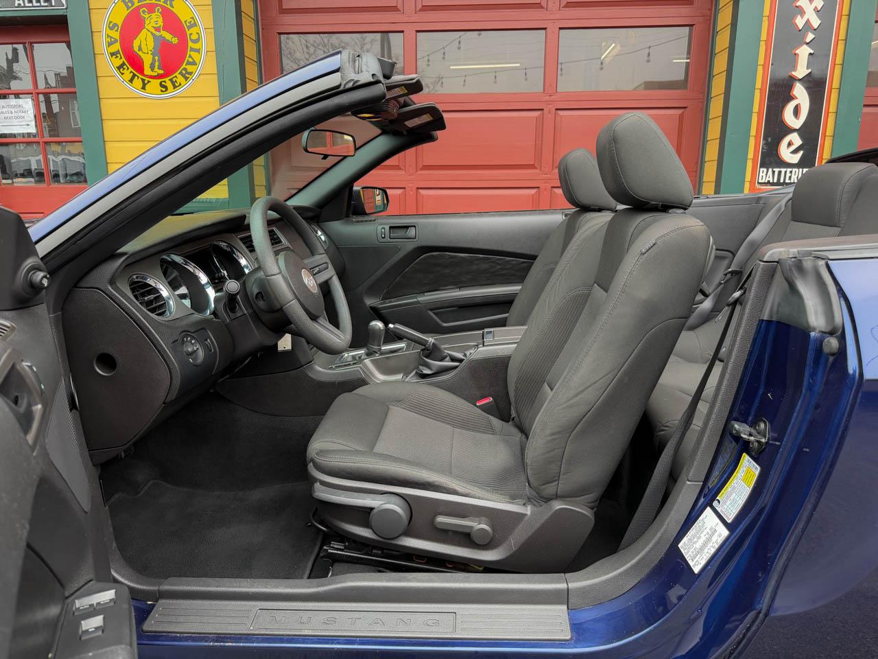 Ford Mustang GT convertible 2010