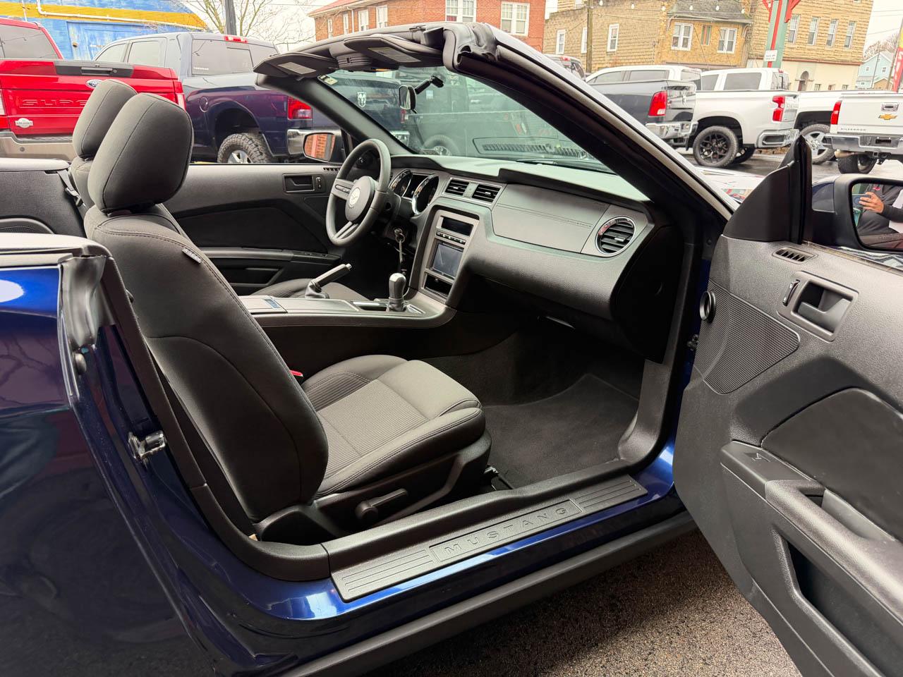 Ford Mustang GT convertible 2010