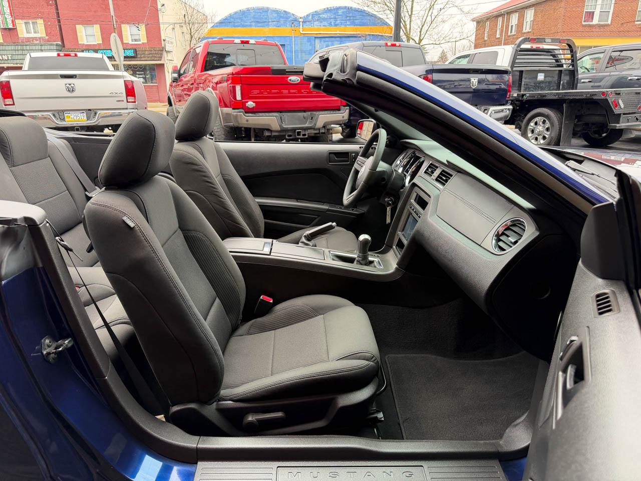 Ford Mustang GT convertible 2010