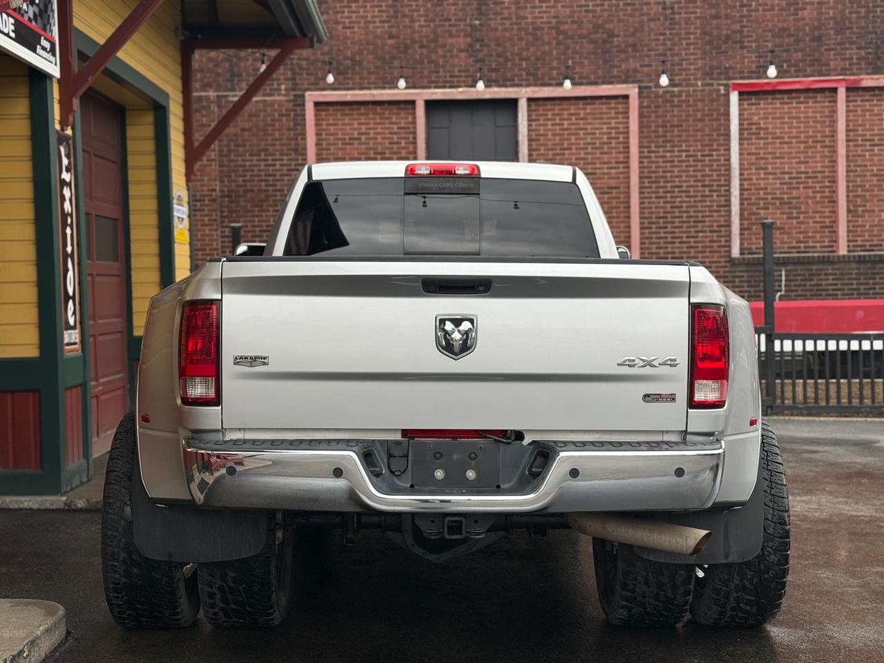 RAM 3500 Laramie Mega Cab 4WD DRW 2012
