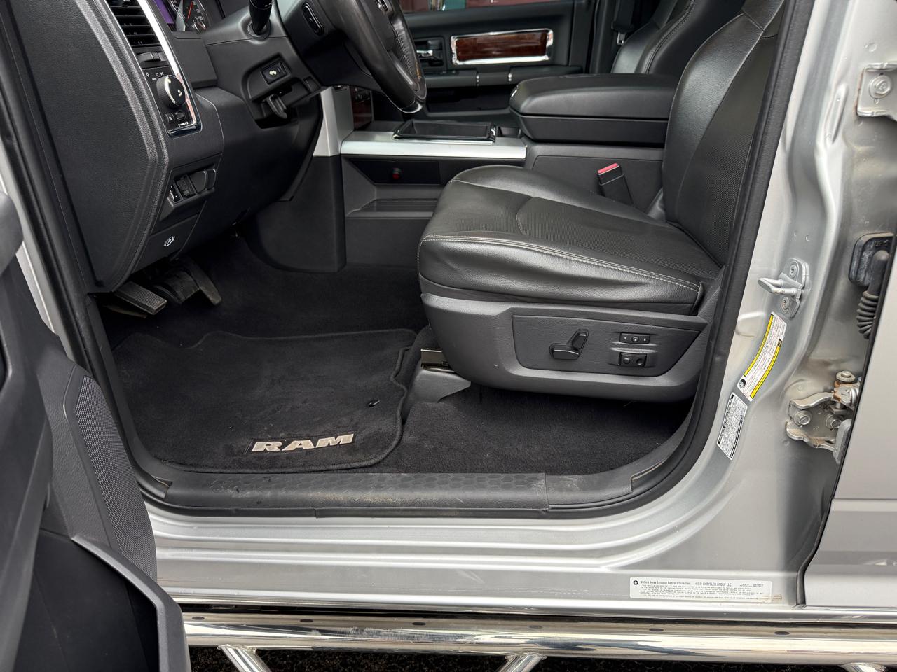 RAM 3500 Laramie Mega Cab 4WD DRW 2012