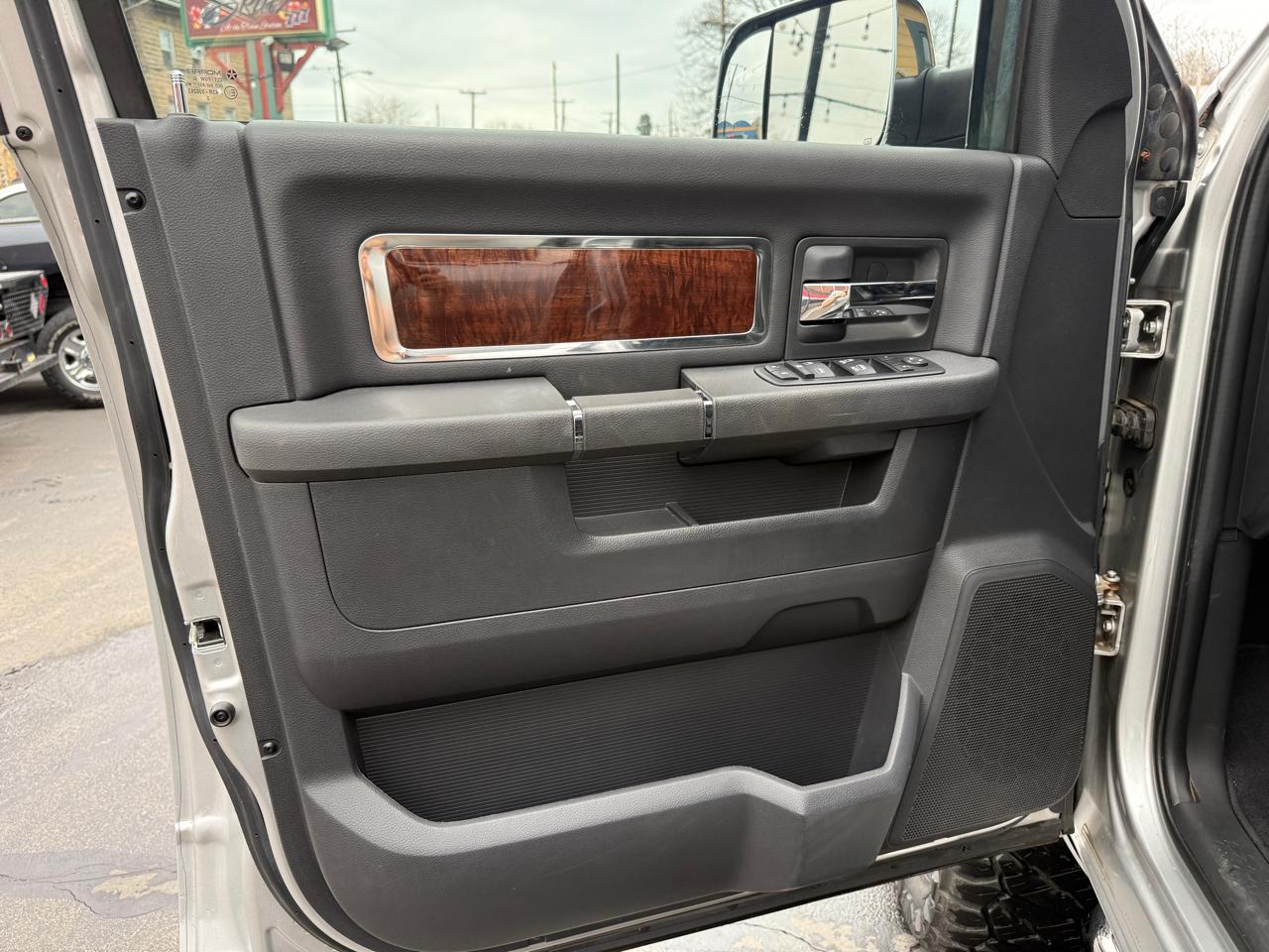 RAM 3500 Laramie Mega Cab 4WD DRW 2012