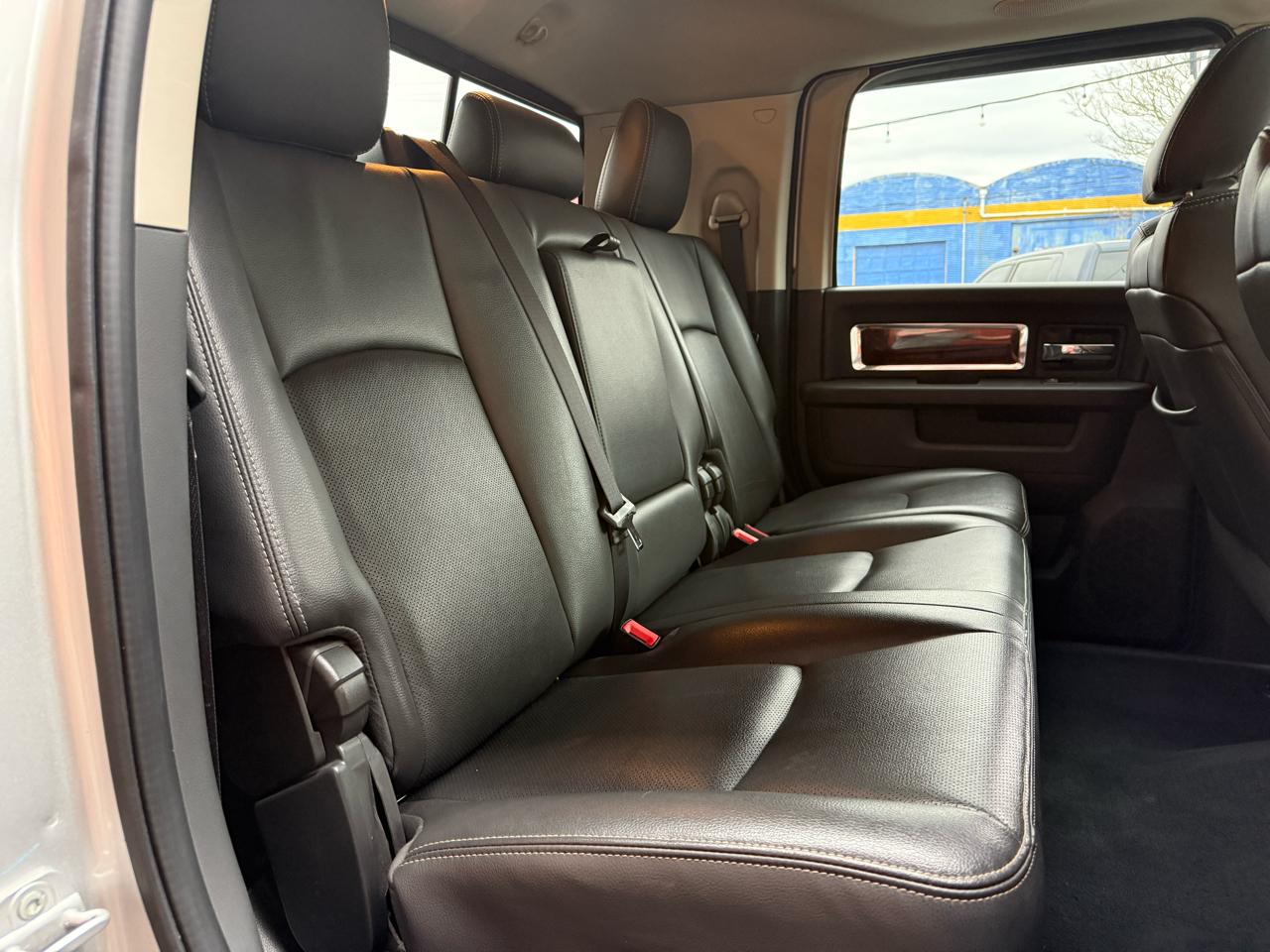 RAM 3500 Laramie Mega Cab 4WD DRW 2012