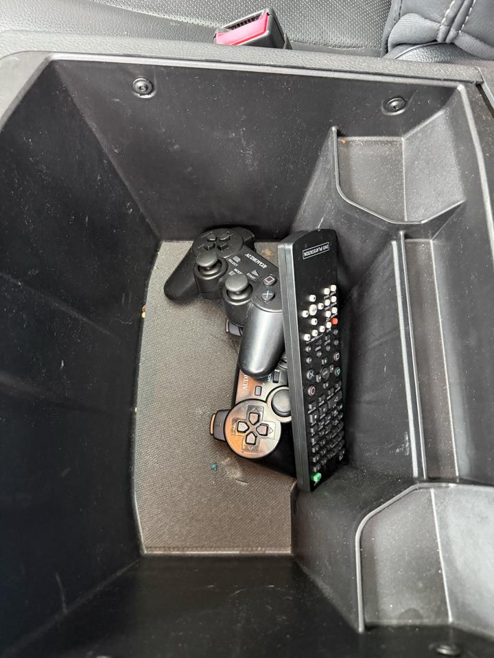 RAM 3500 Laramie Mega Cab 4WD DRW 2012