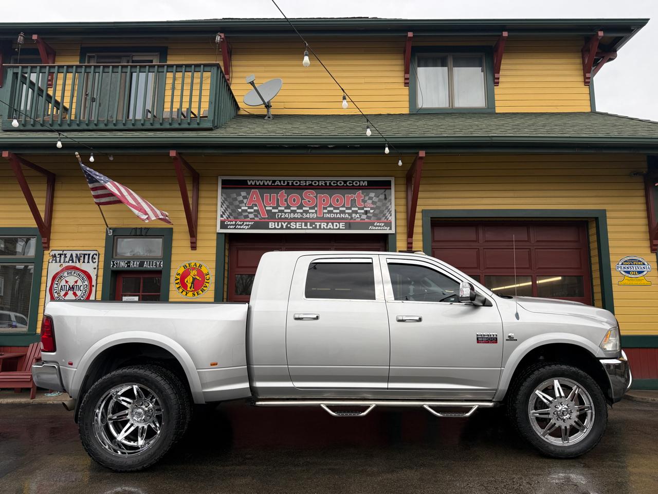 RAM 3500 Laramie Mega Cab 4WD DRW 2012