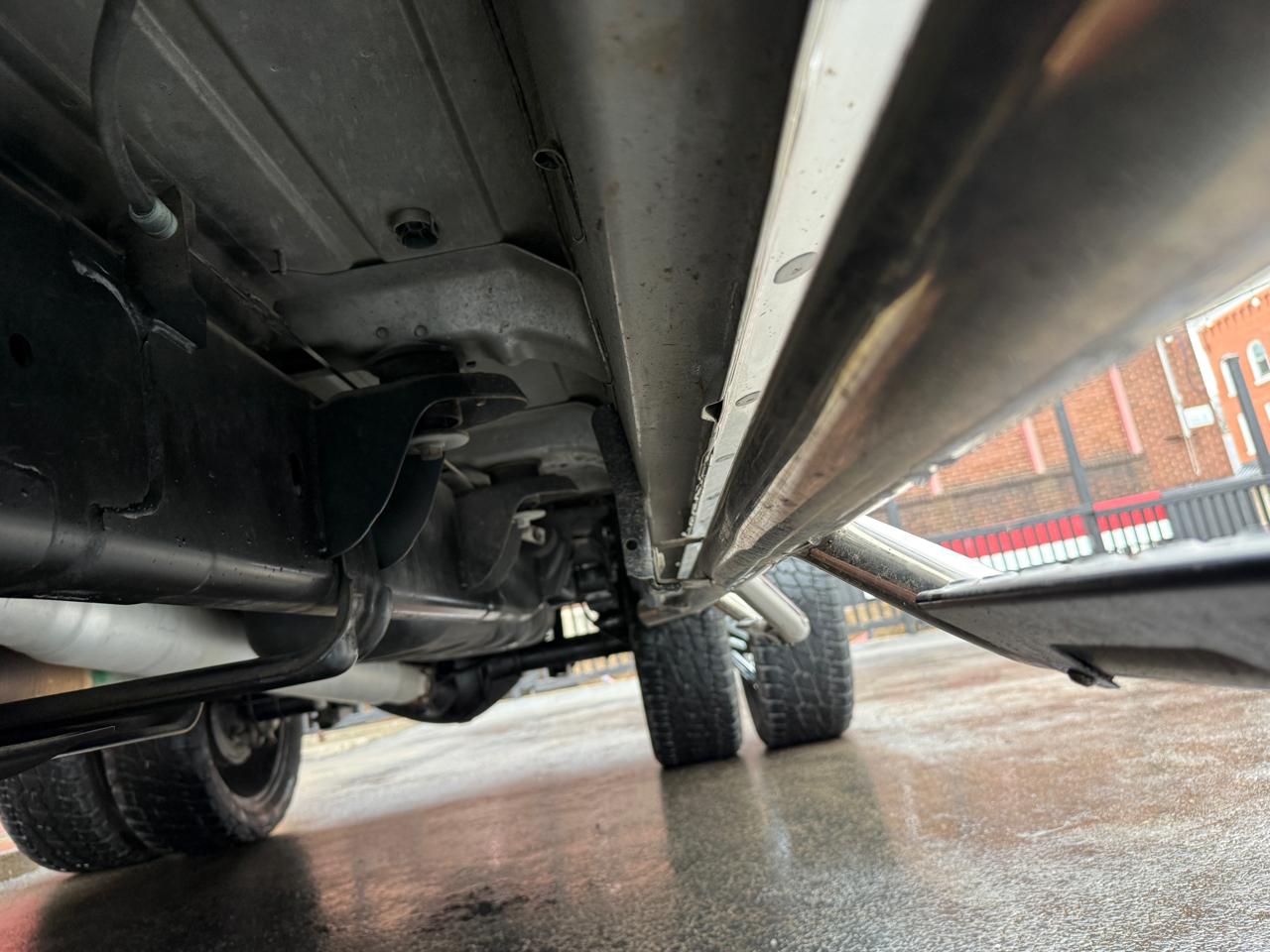 RAM 3500 Laramie Mega Cab 4WD DRW 2012