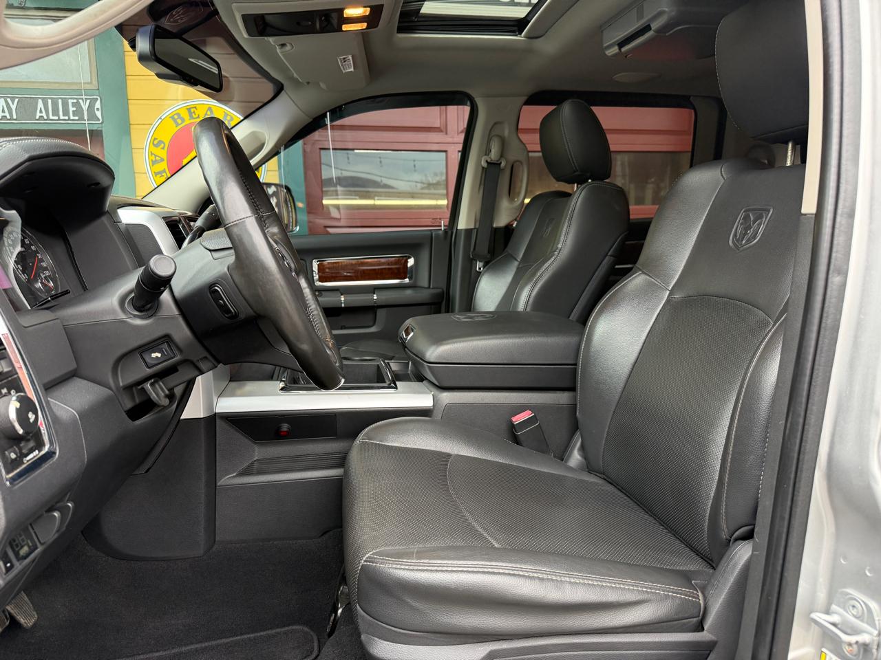 RAM 3500 Laramie Mega Cab 4WD DRW 2012