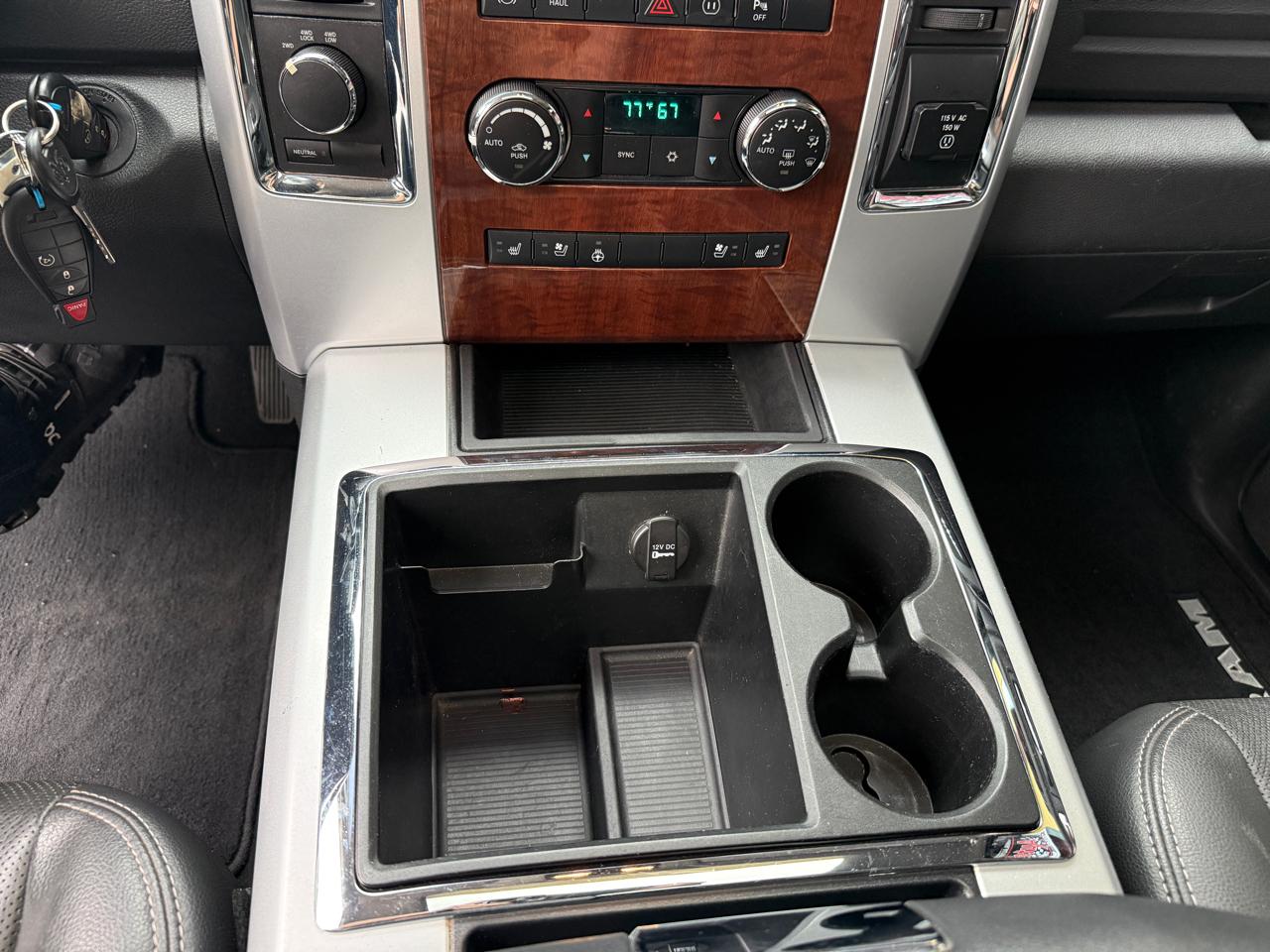 RAM 3500 Laramie Mega Cab 4WD DRW 2012