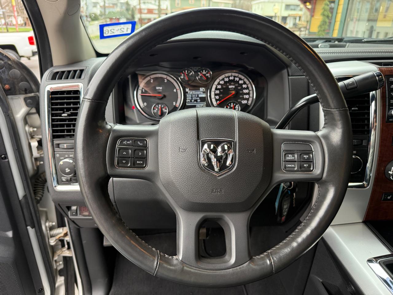 RAM 3500 Laramie Mega Cab 4WD DRW 2012