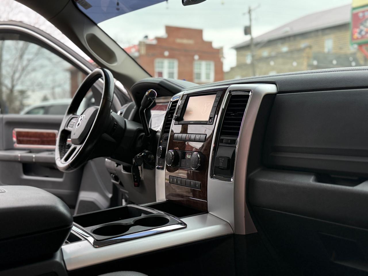 RAM 3500 Laramie Mega Cab 4WD DRW 2012