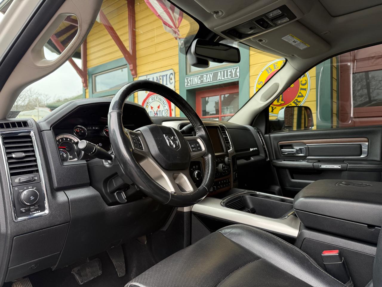 RAM 3500 Laramie Crew Cab SWB 4WD 2017