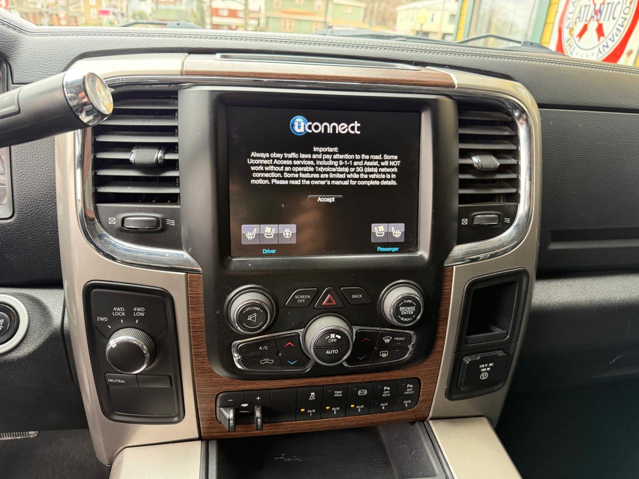 RAM 3500 Laramie Crew Cab SWB 4WD 2017