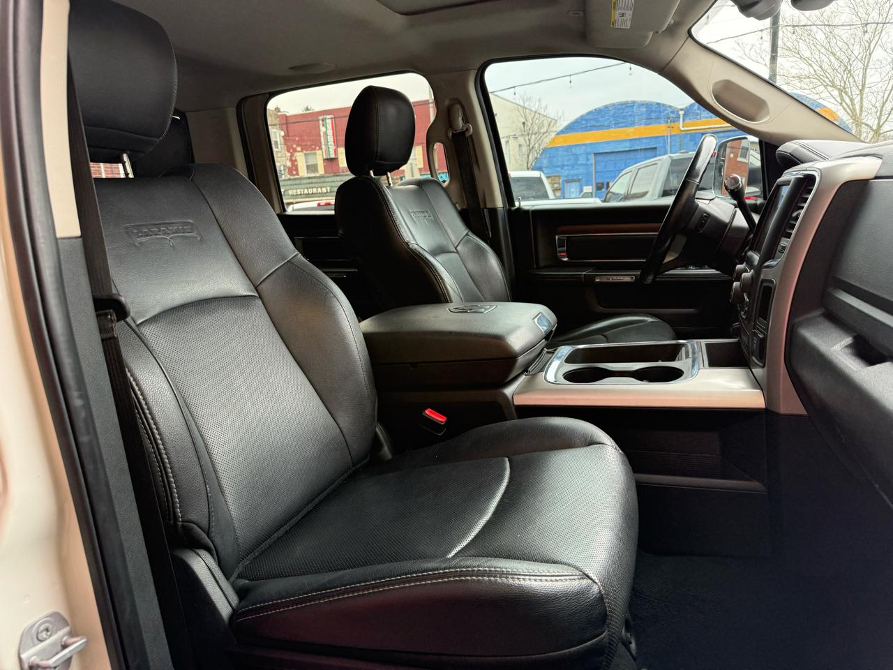 RAM 3500 Laramie Crew Cab SWB 4WD 2017