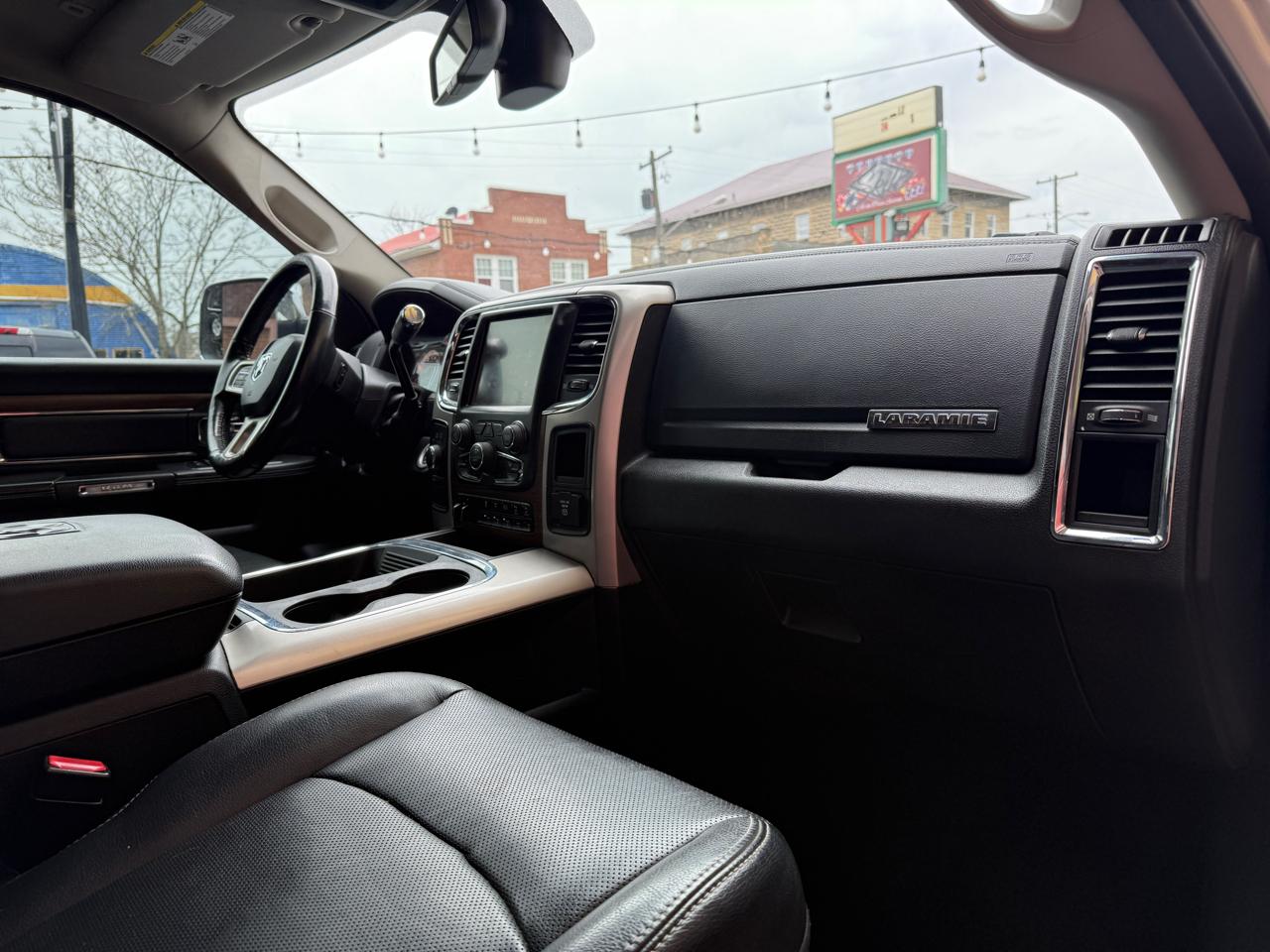 RAM 3500 Laramie Crew Cab SWB 4WD 2017