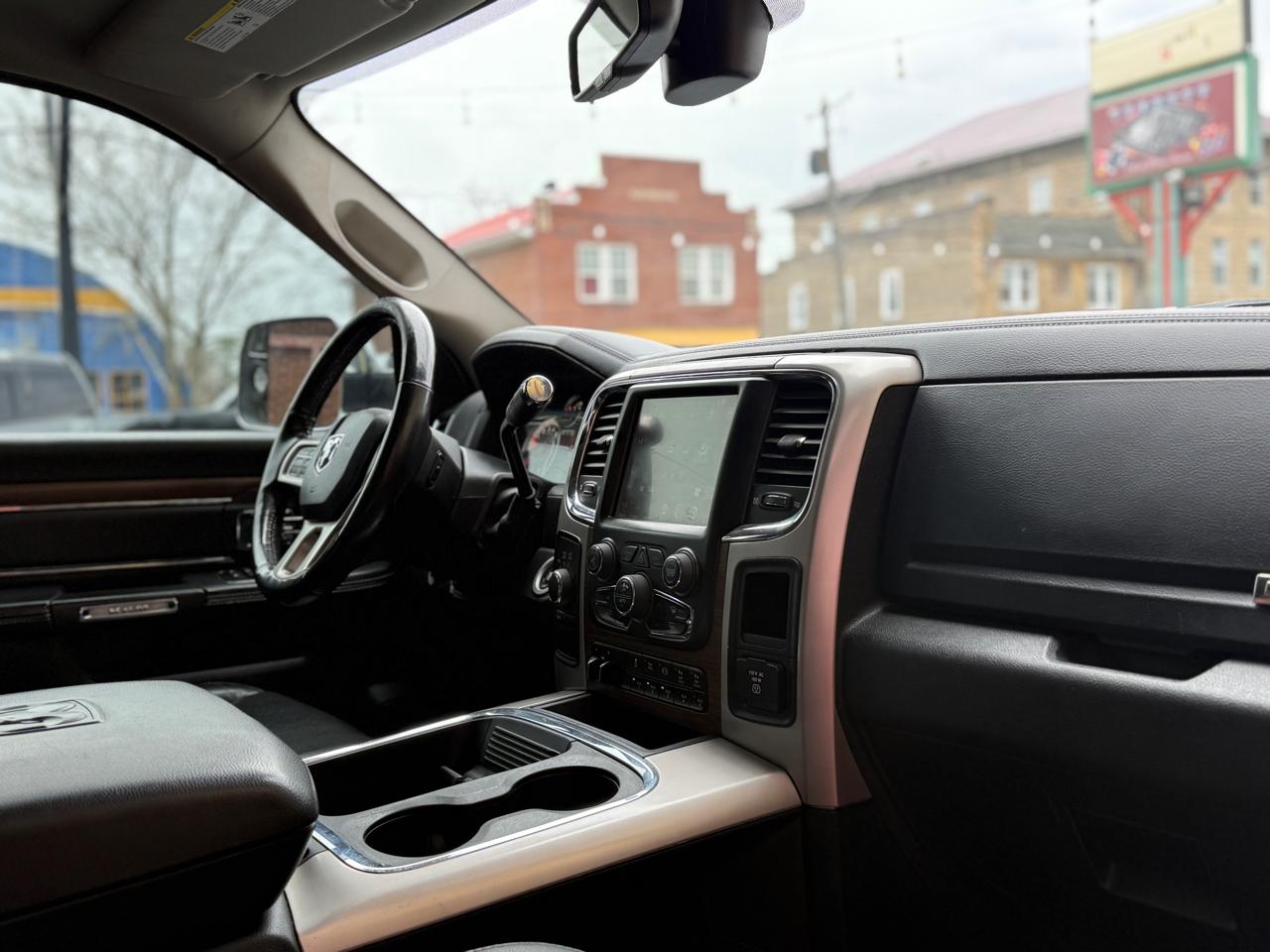 RAM 3500 Laramie Crew Cab SWB 4WD 2017