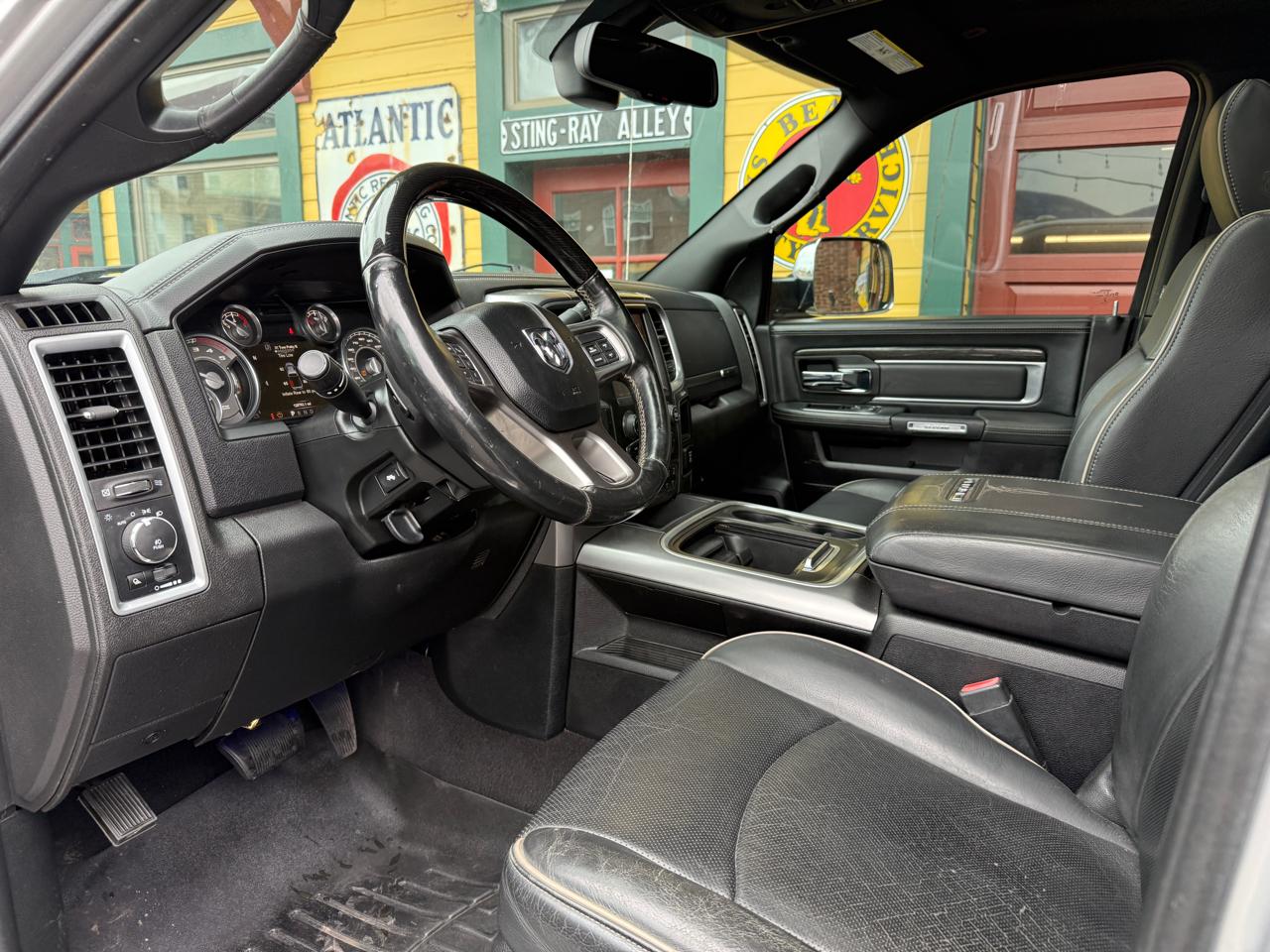 RAM 2500 4WD Mega Cab 160.5" Laramie Limited 2017