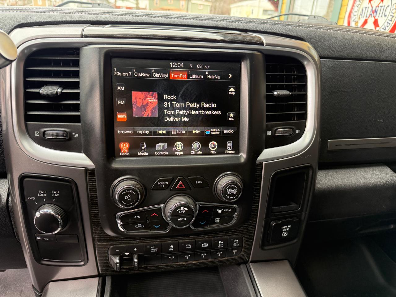 RAM 2500 4WD Mega Cab 160.5" Laramie Limited 2017