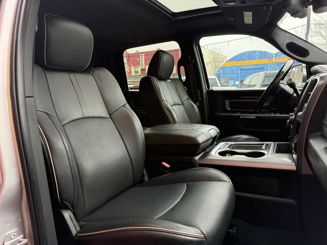 RAM 2500 4WD Mega Cab 160.5" Laramie Limited 2017