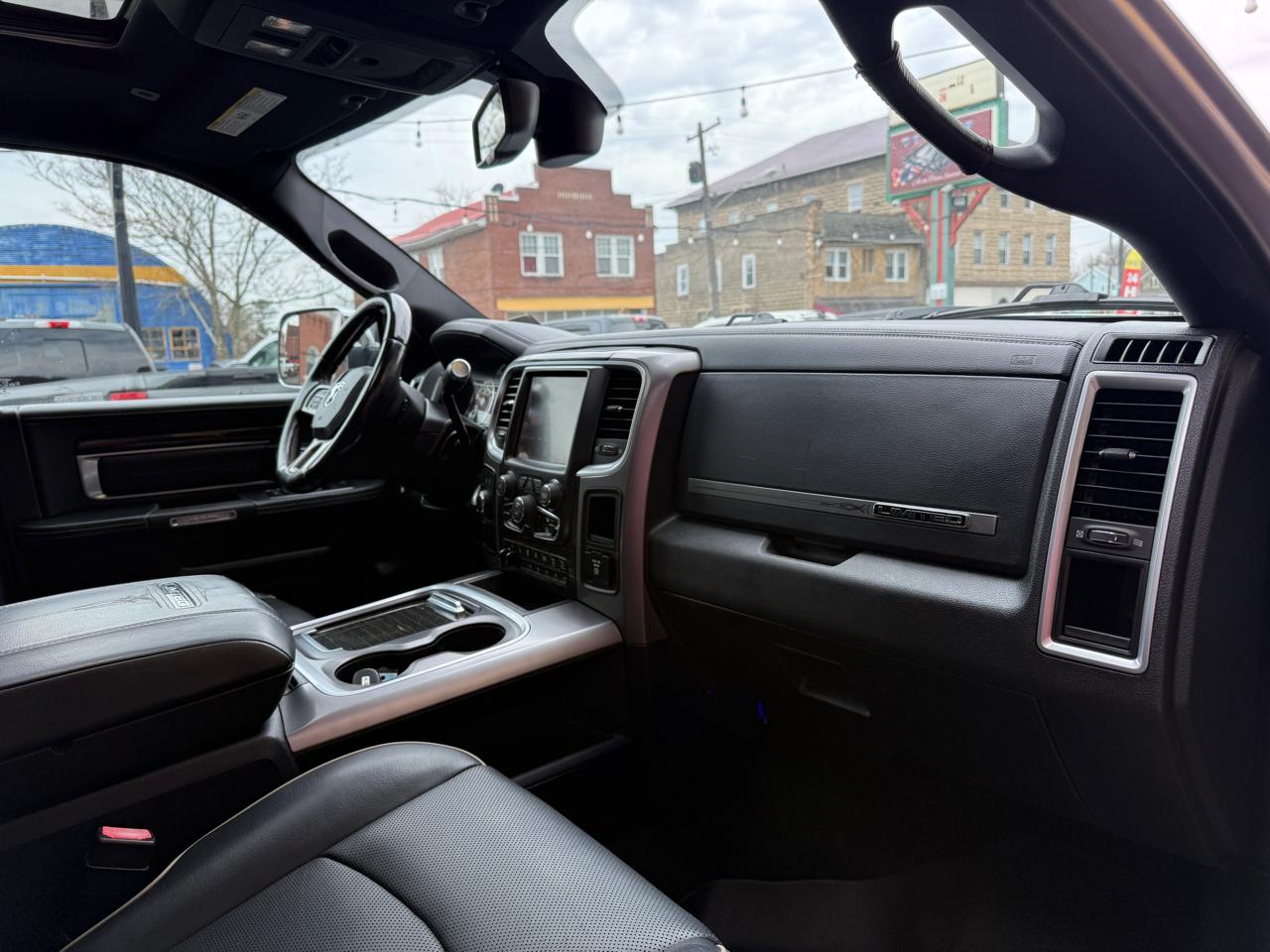 RAM 2500 4WD Mega Cab 160.5" Laramie Limited 2017