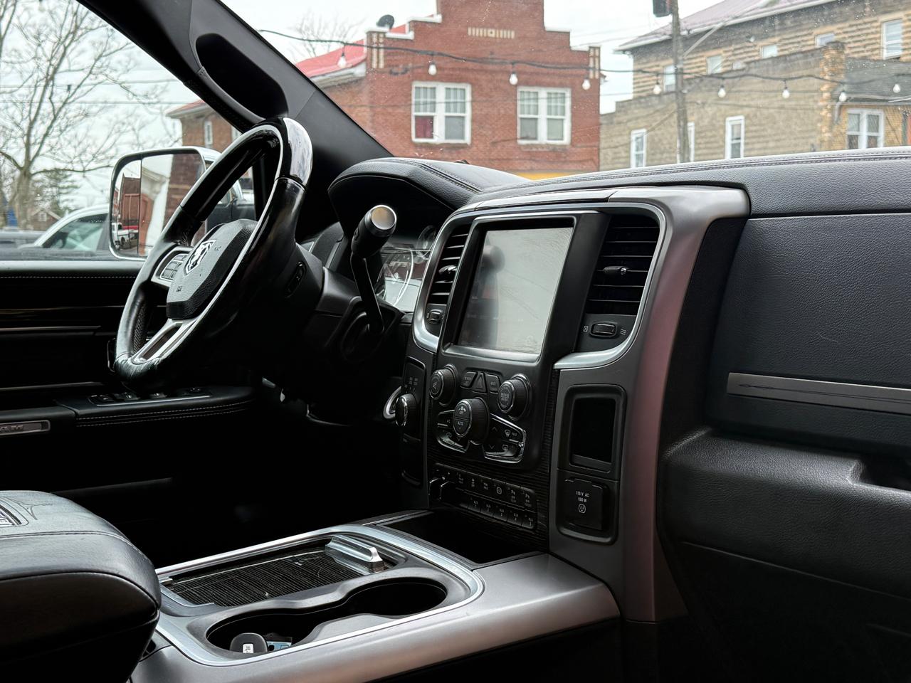 RAM 2500 4WD Mega Cab 160.5" Laramie Limited 2017