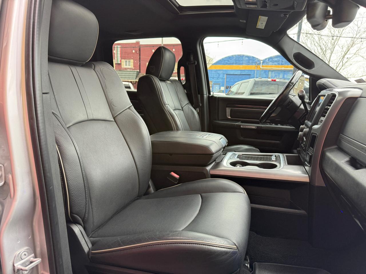 RAM 2500 4WD Mega Cab 160.5" Laramie Limited 2017